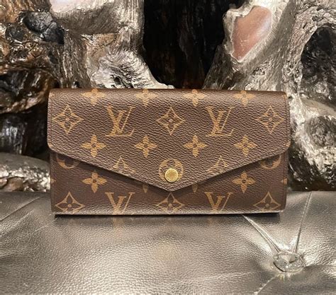 louis vuitton vs prada wallet|Louis Vuitton Sarah Wallet Review & Comparison to Prada.